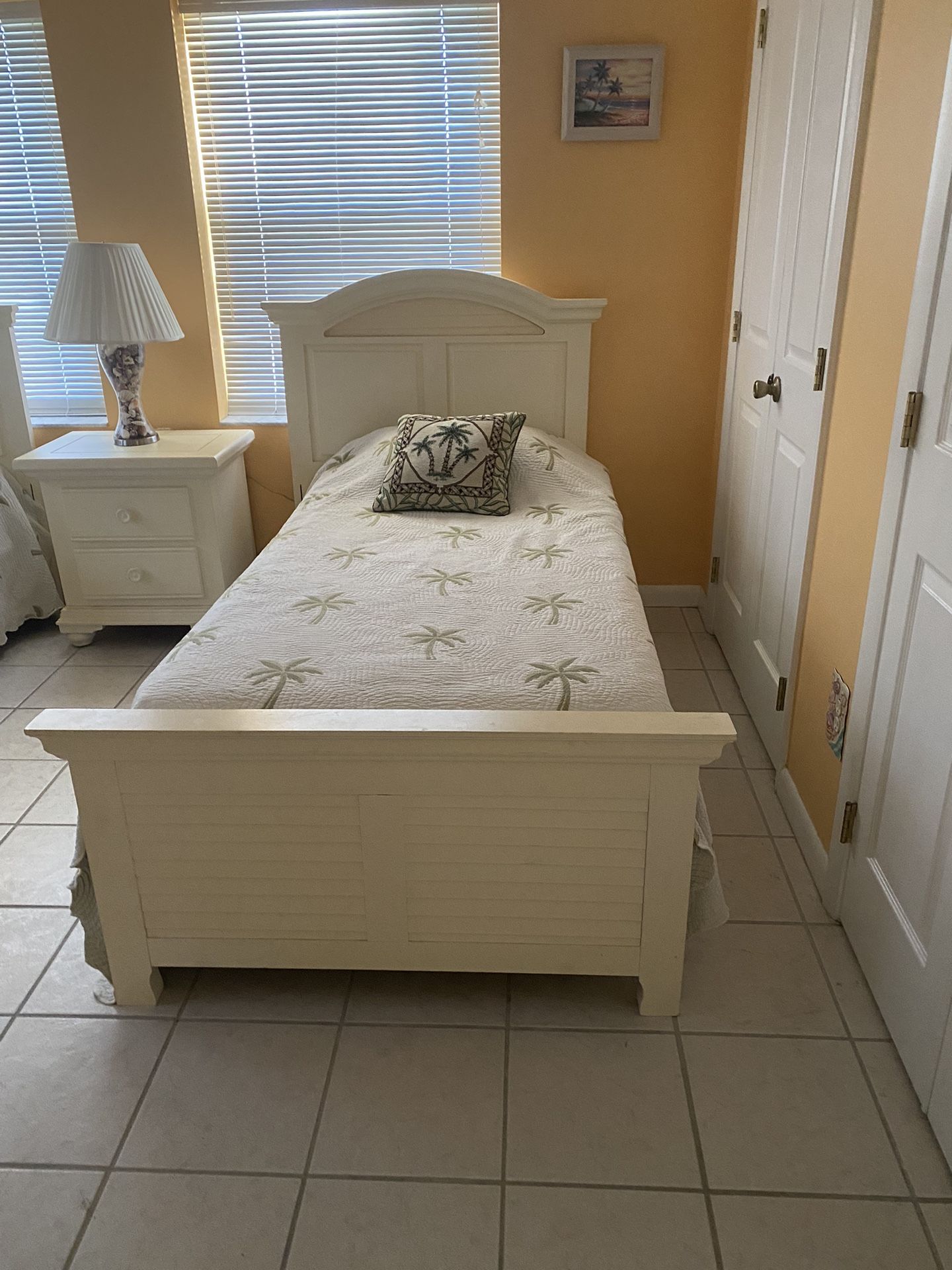 Broyhill Twin bed Frame, Box Spring And Mattress