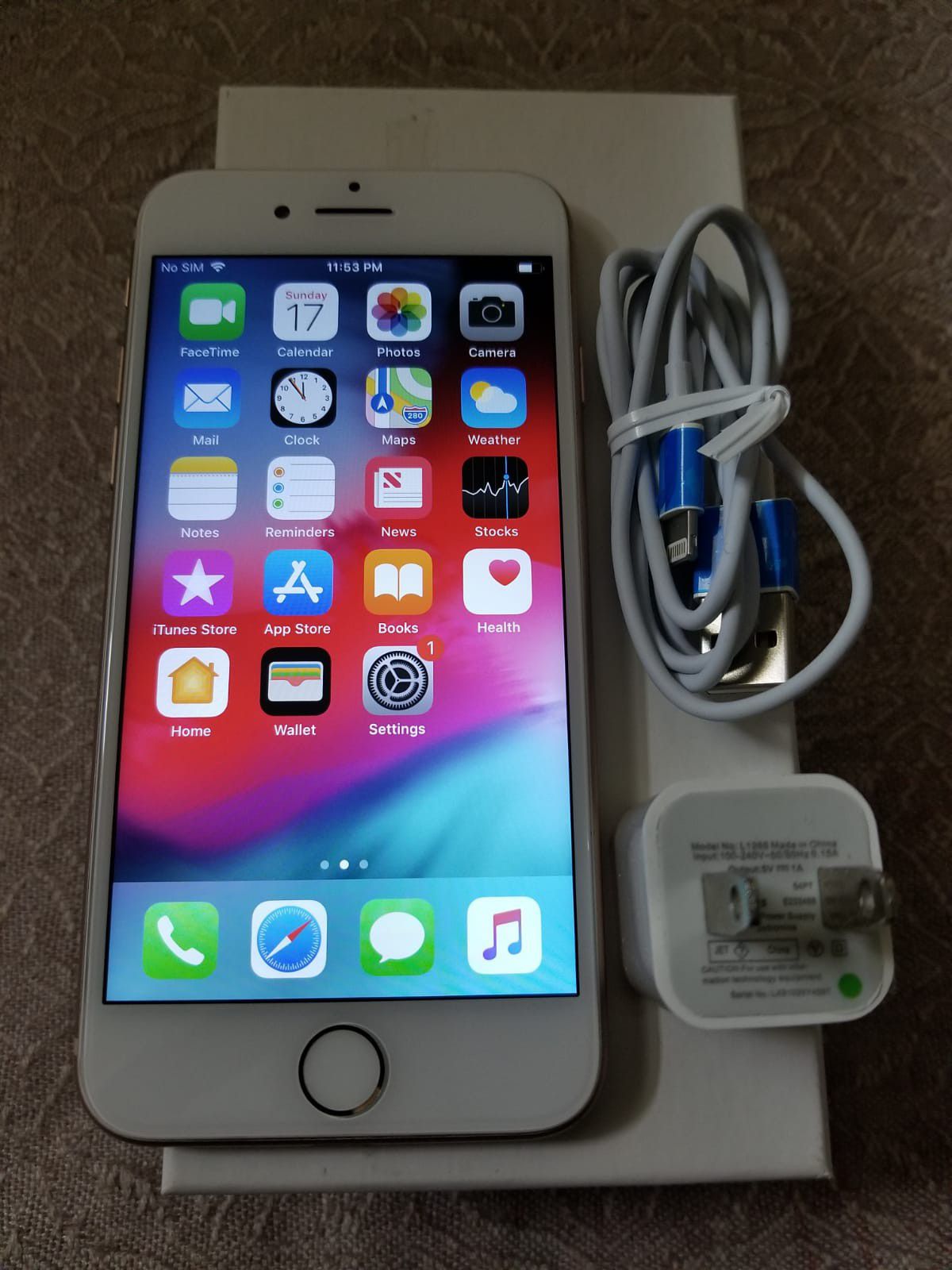 iPhone 8 64 GB gold GSM factory unlocked in excellent condition