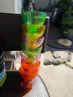Colorful Translucent Plastic Dessert Bowls Set