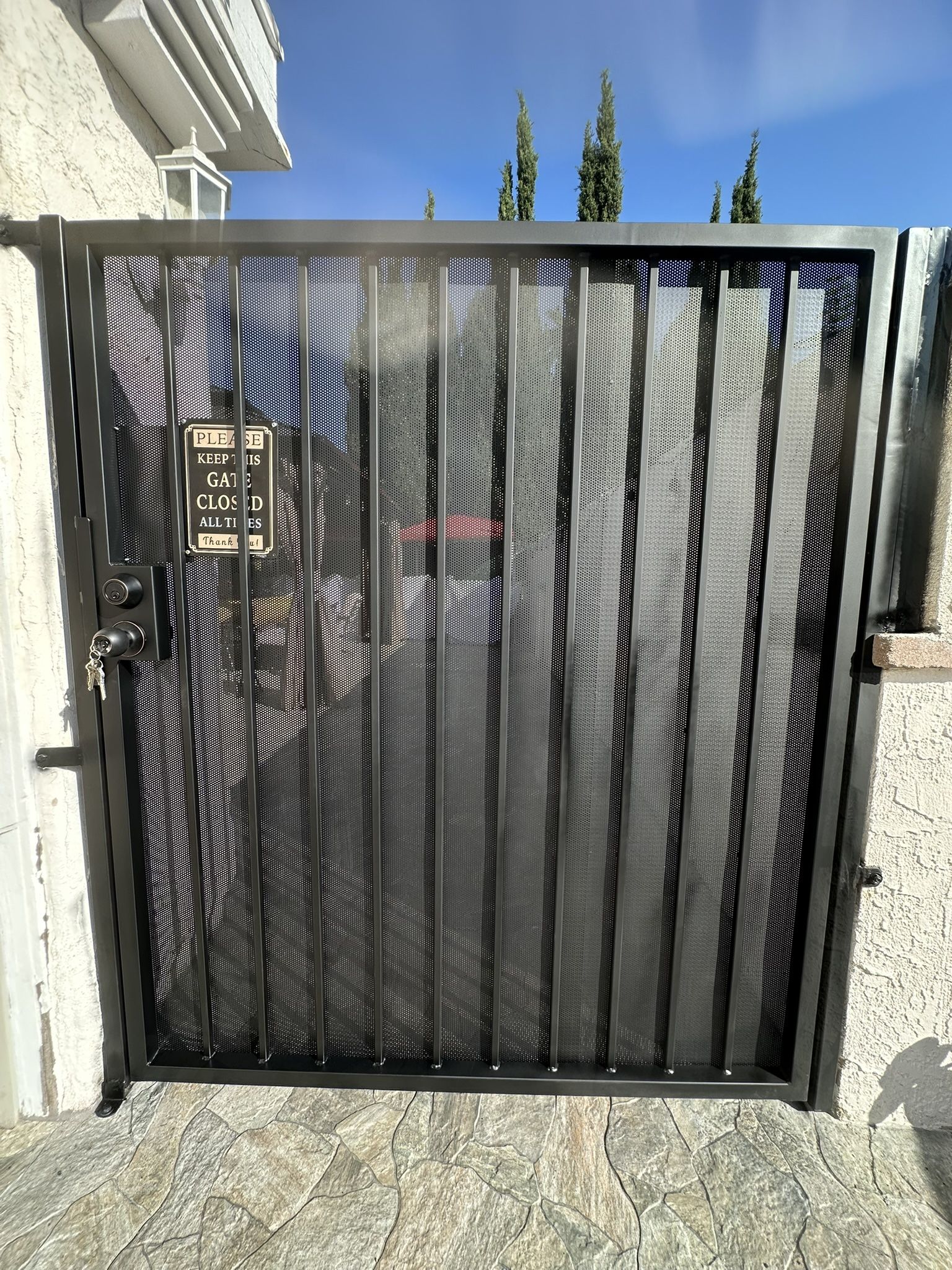 Side Gate