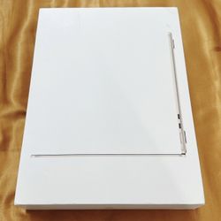 M2 Macbook Air 13.6” (Starlight) Apple Intelligence 