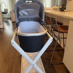 UPPAbaby Bassinet And Bassinet stand 