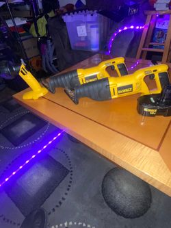Dewalt reciprocating 18v cordless saw & light