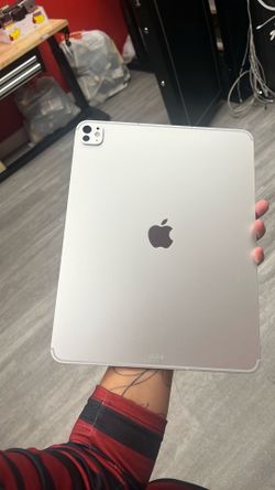 iPad Pro 13 inch LTE AND WIFI 256gb m5