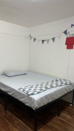 Queen metal BEDFRAME Only Pickup in Escondido)