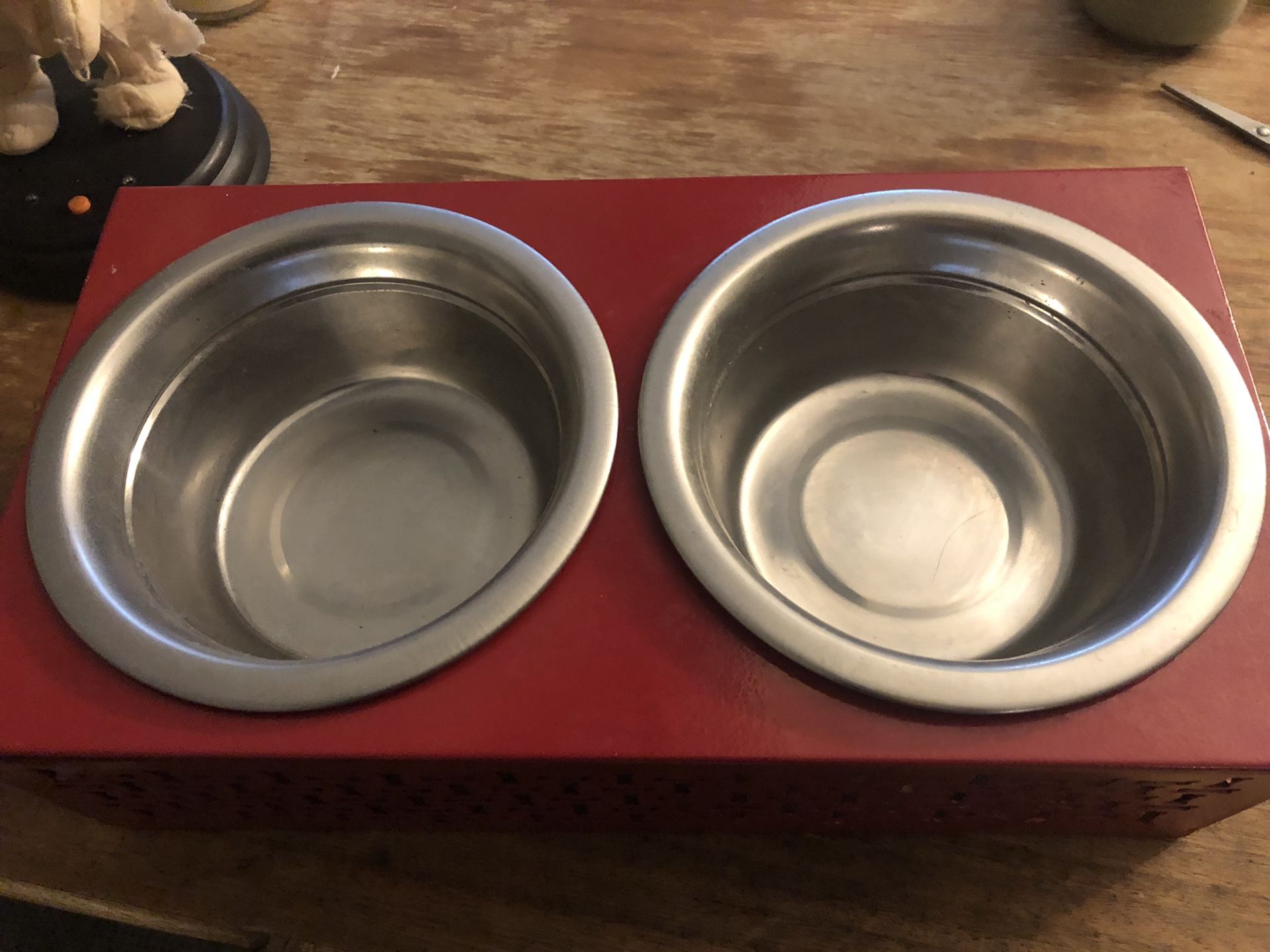 Dog/cat food bowl with stand