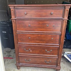 dresser 