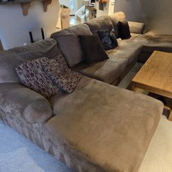 Sectional couch - Loveseat + 2 Chaise Lounge 12'x5'x3'