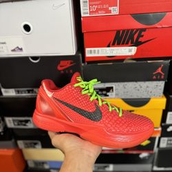 Kobe 6 Protro Reverse Grinch size 8.5 VNDS