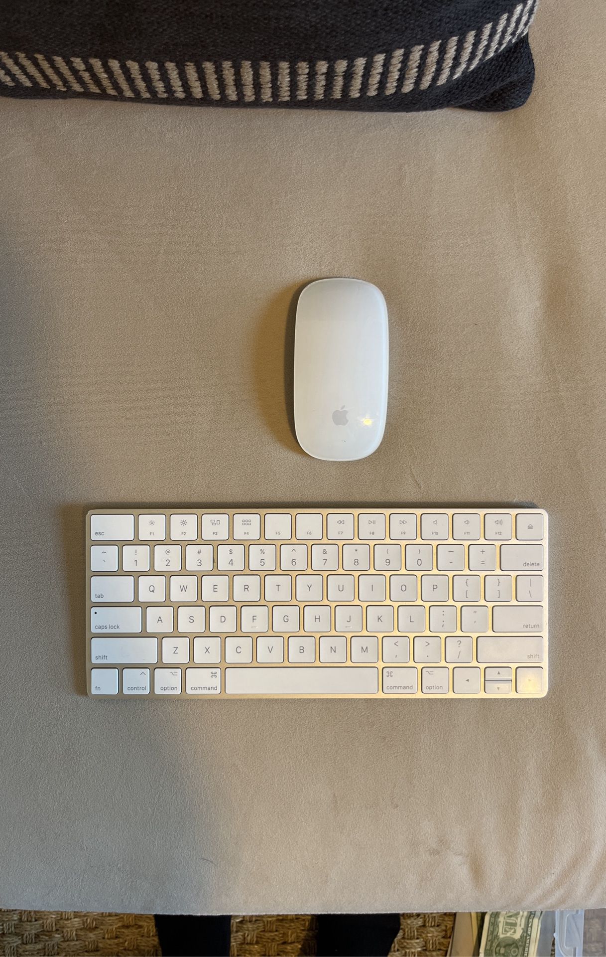 Apple wireless Keyboard And Mouse 