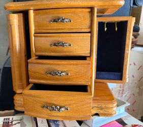Jewelry box