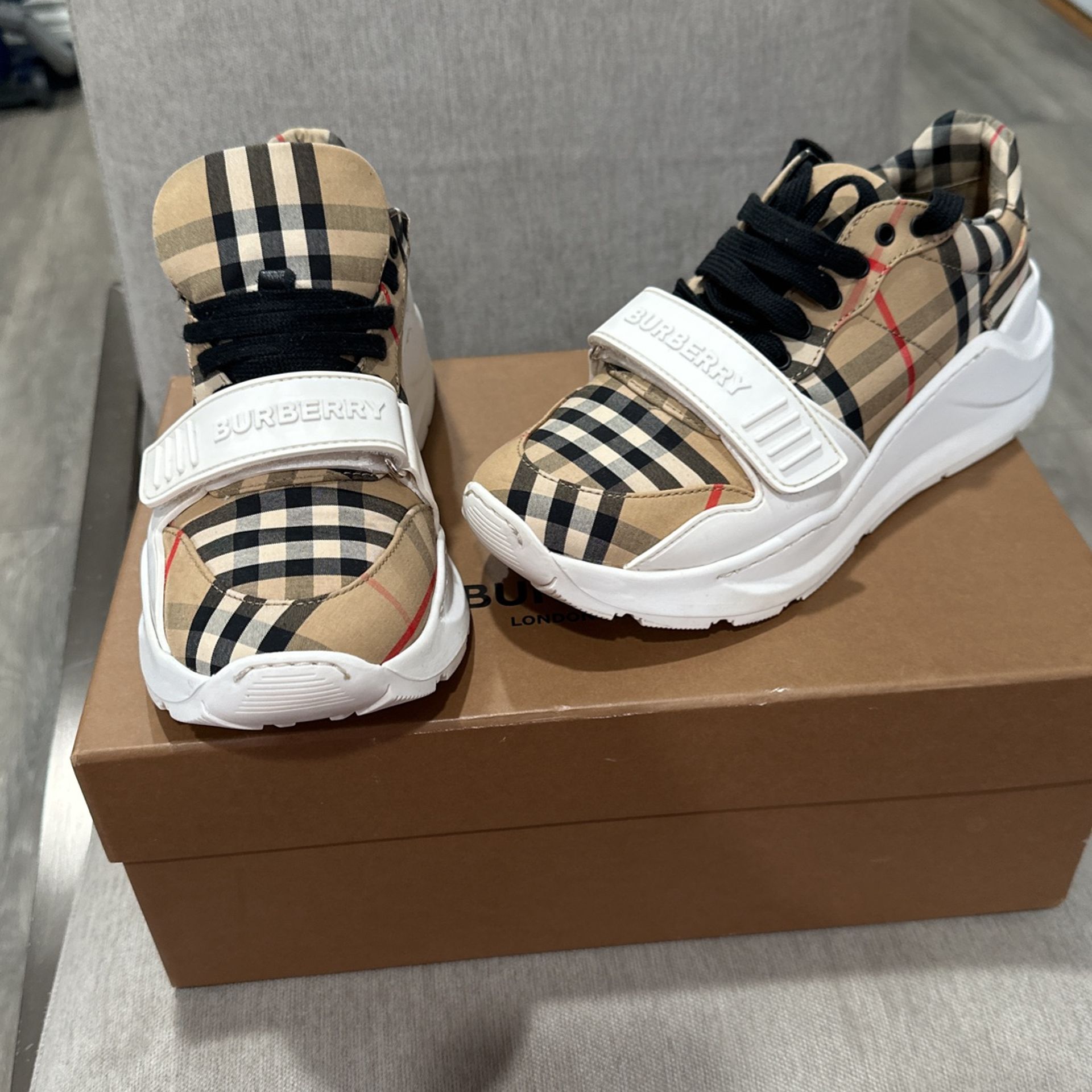 Burberry Woman’s Shoes 