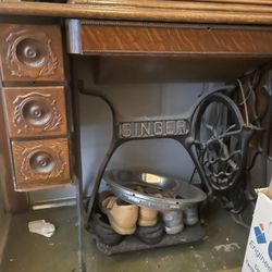 Vintage Sewing Machine 
