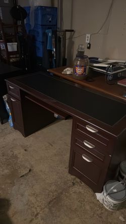 Computer desk