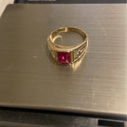 14. K. Yellow Gold Cross Ring