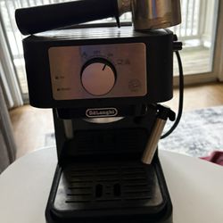 Delonghi Espresso/ Coffee Machine