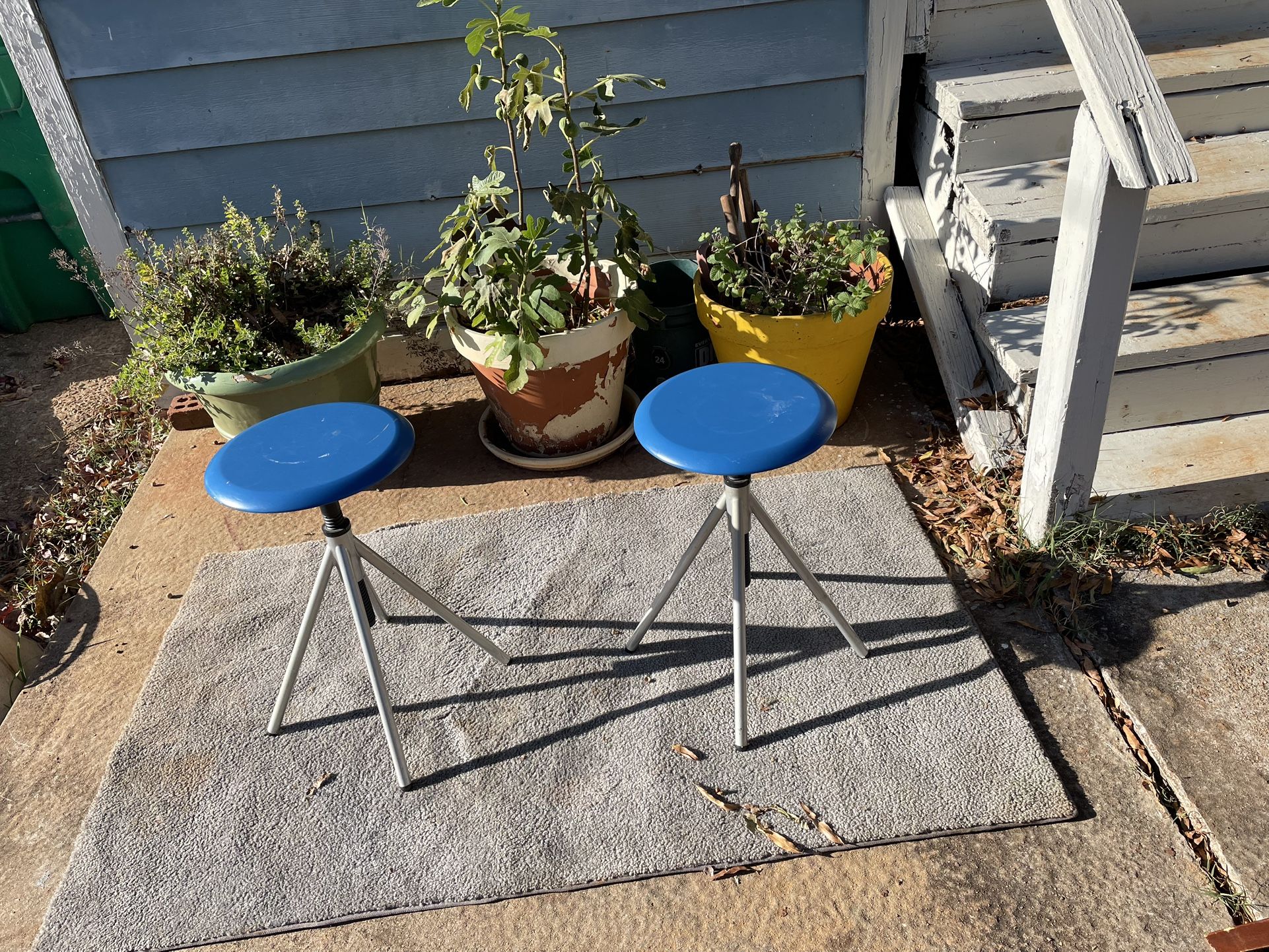 2] Crate&Barrel Adjustable-Height Stool  MADE IN THAILAND