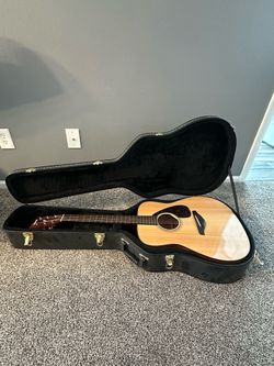Acoustic guitar Yamaha FG700s w/ hardshell case