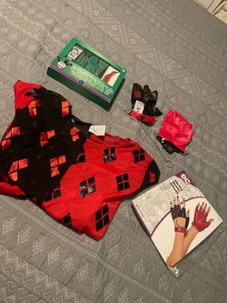 Harley Quinn shirt large & gloves