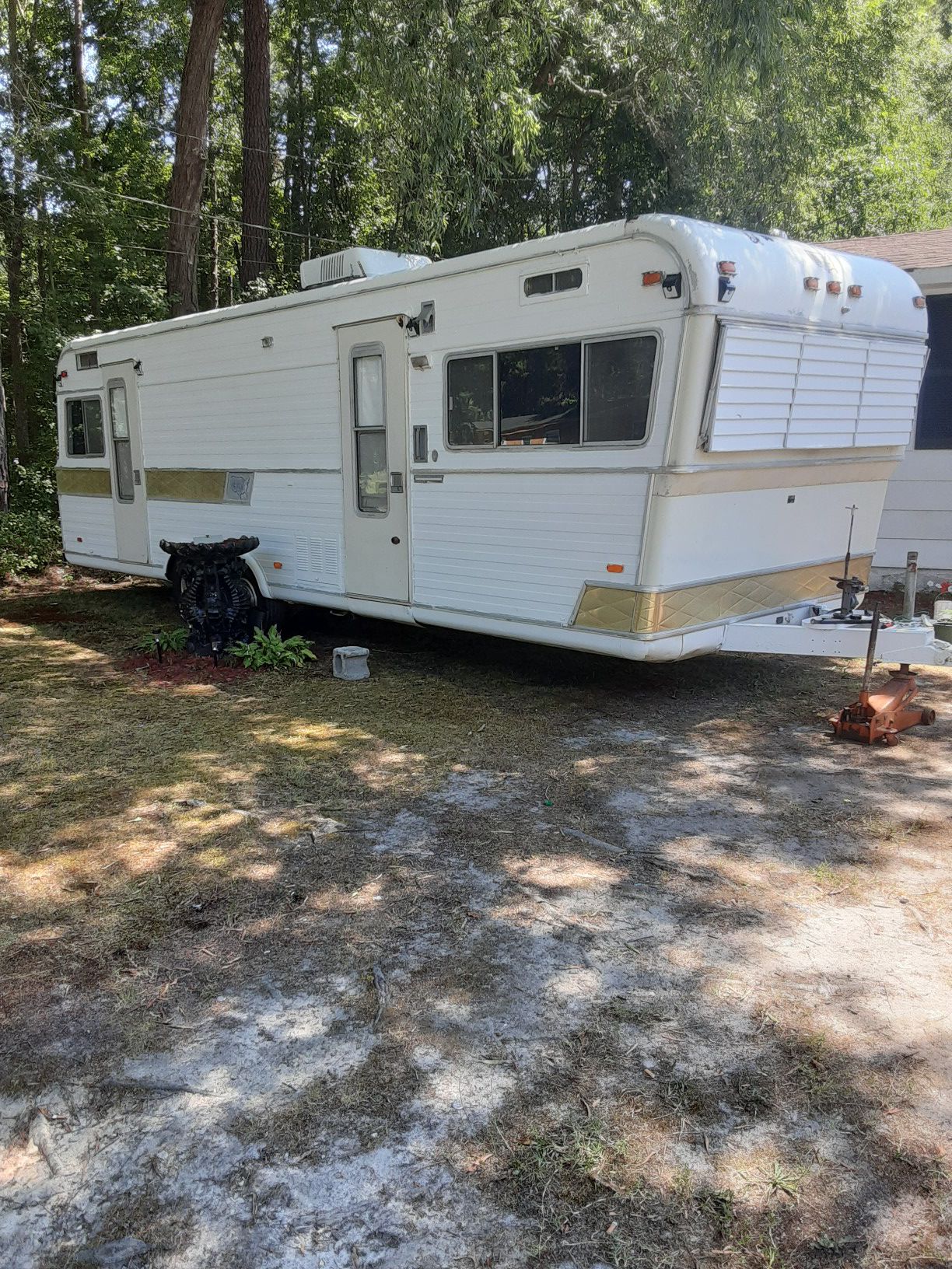 Holiday rambler camper trailer $2000