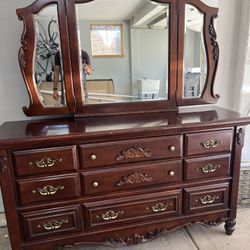 Beautiful mahogany 3 piece Vanity.  Dresser,mirror, jewelry armoire