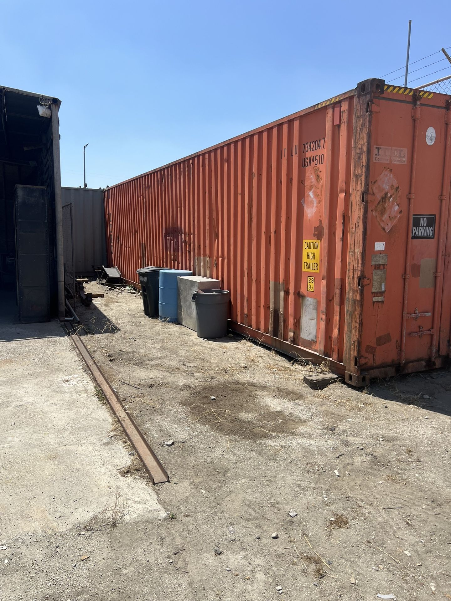 Storage containers
