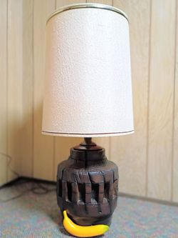 Mid Century Vintage Quartite Manufacturing Co. 1966 Ceramic Brutalist Wagon Wheel Hub Table Lamp