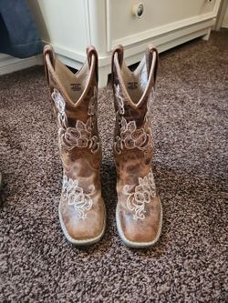 Girls boots