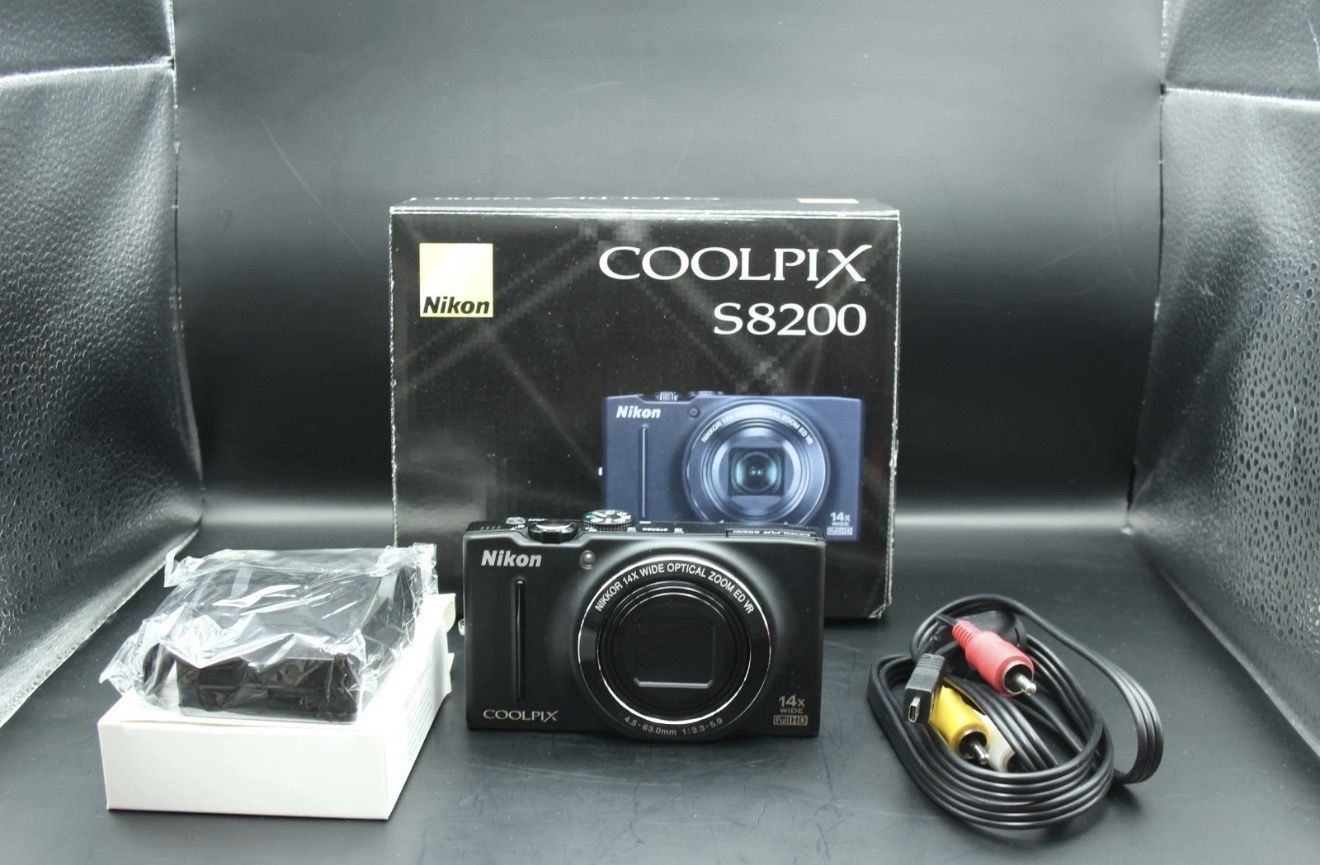 NIKON COOLPIX S8200