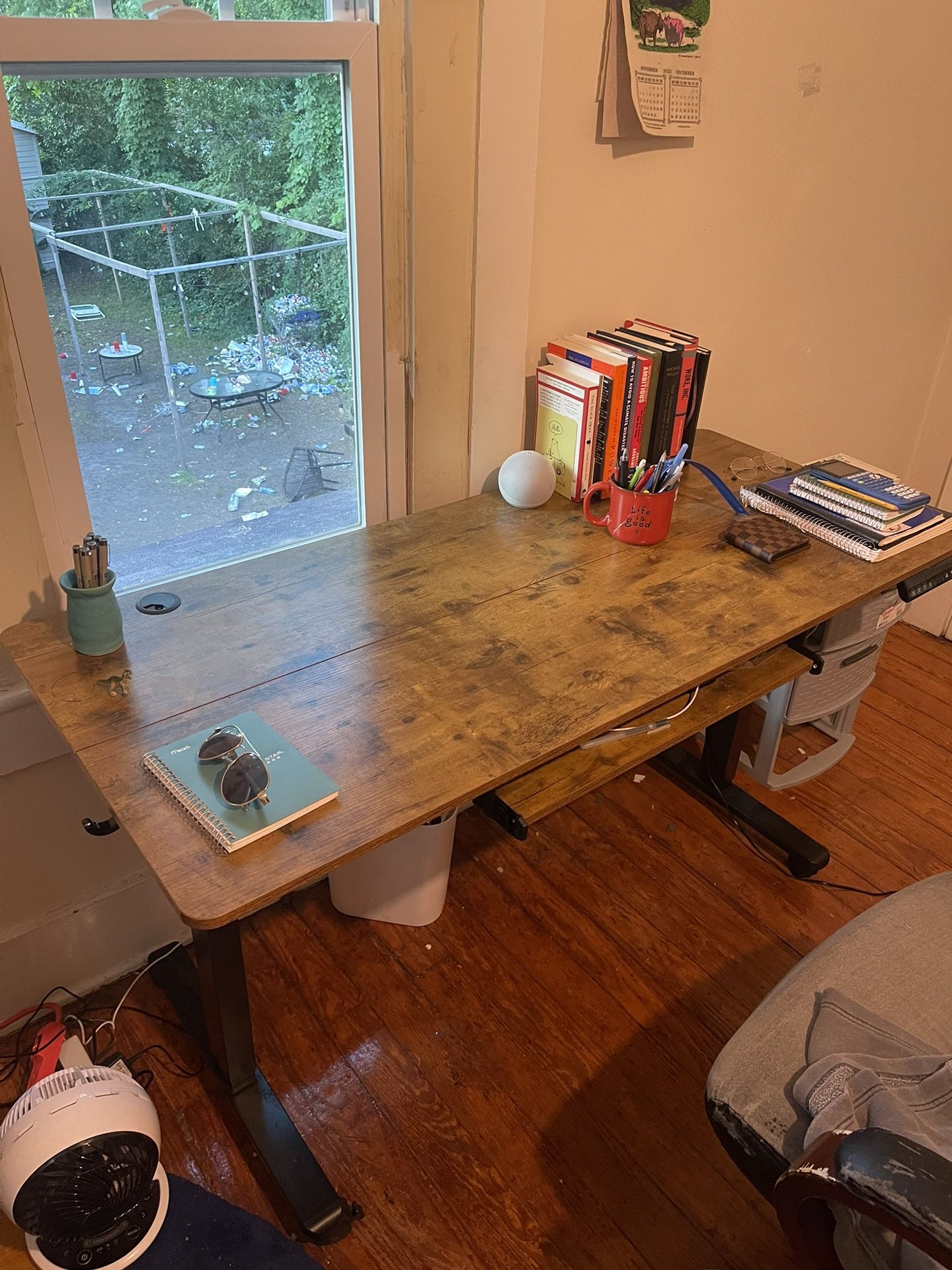 Standing Desk - Hight Changing Desk 56 x 24 Inches