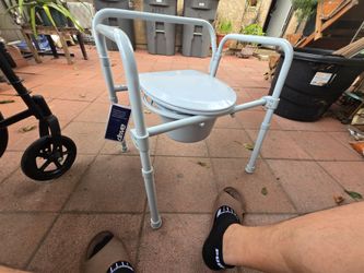 Commode chair