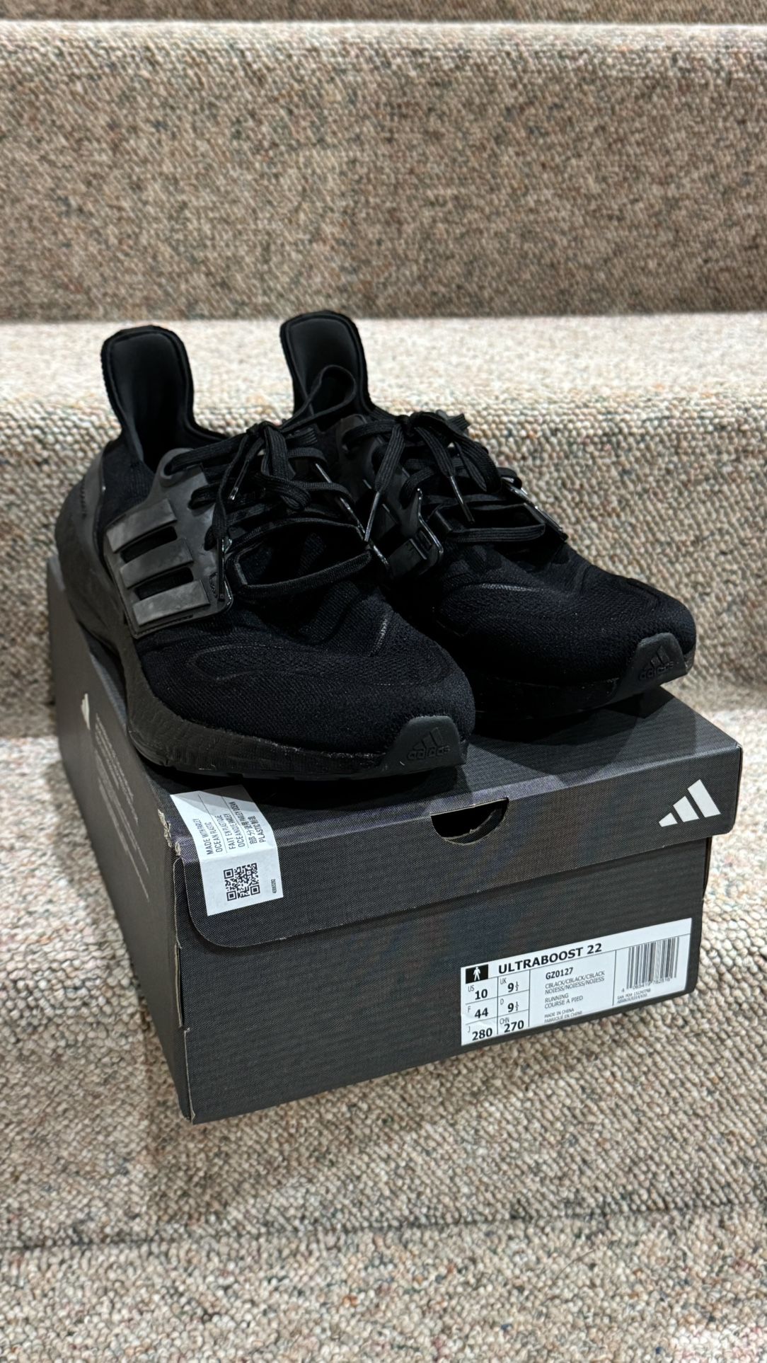 Adidas Ultraboost 22 - Size 10 - Triple Black