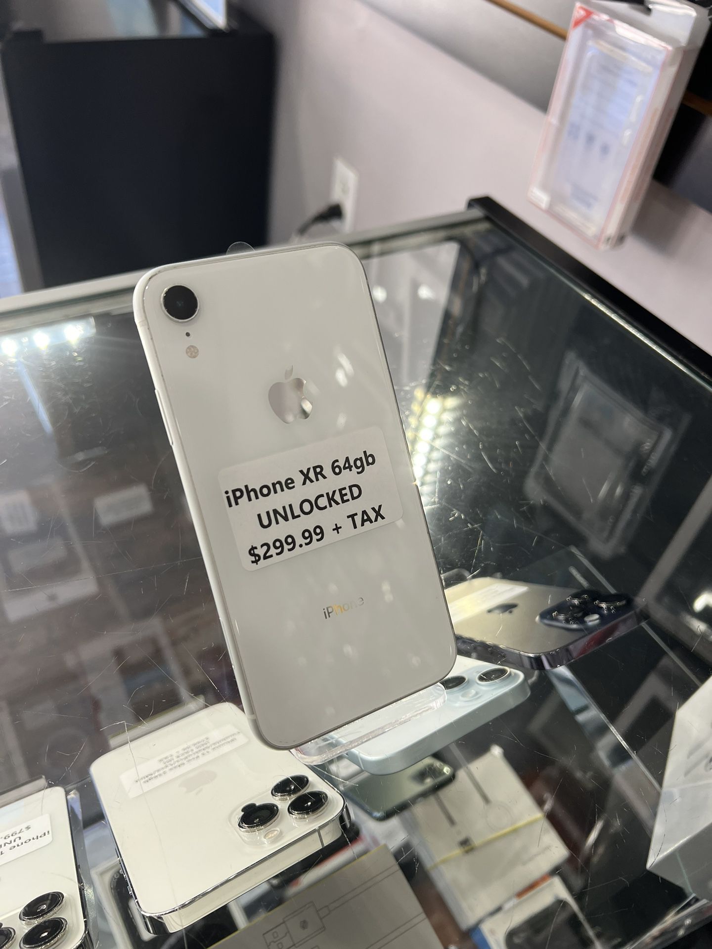iPhone XR 64gb Unlocked for Sale in Escondido, CA - OfferUp