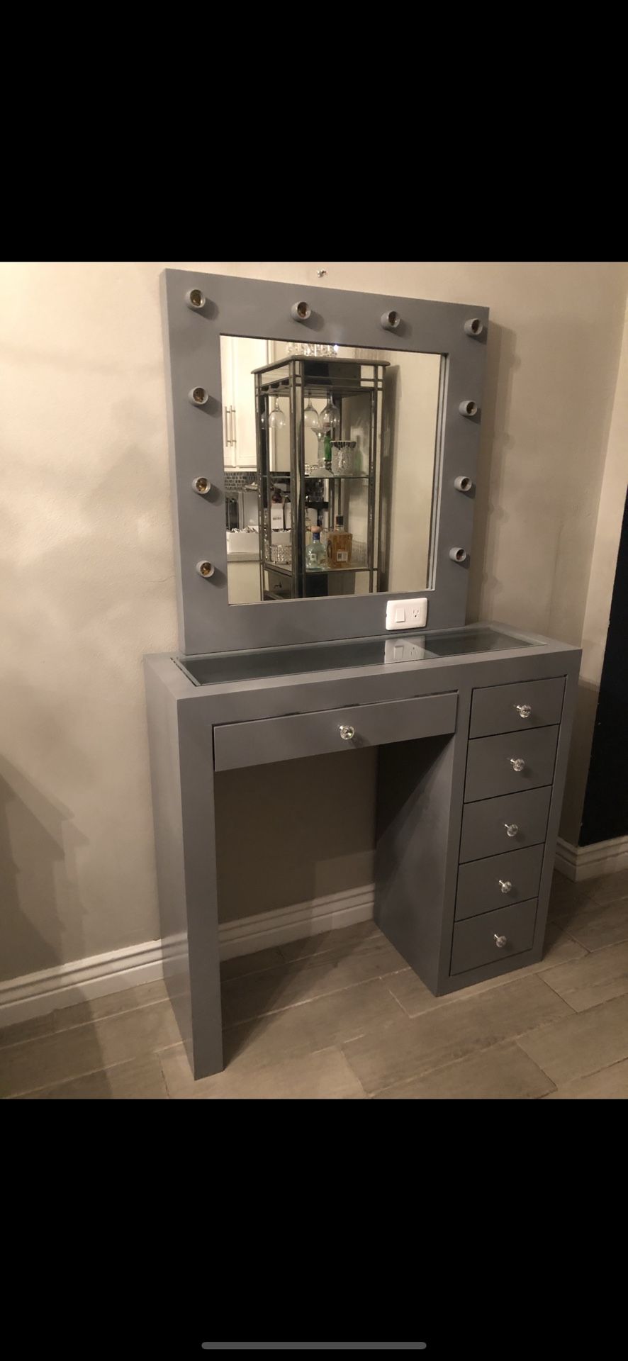 Vanity Desk With Mirror