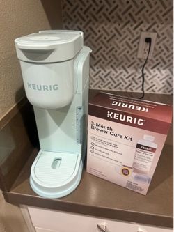 Keurig K-Cup Pod Coffee Maker + 3 Months Brewer Manteinance kit