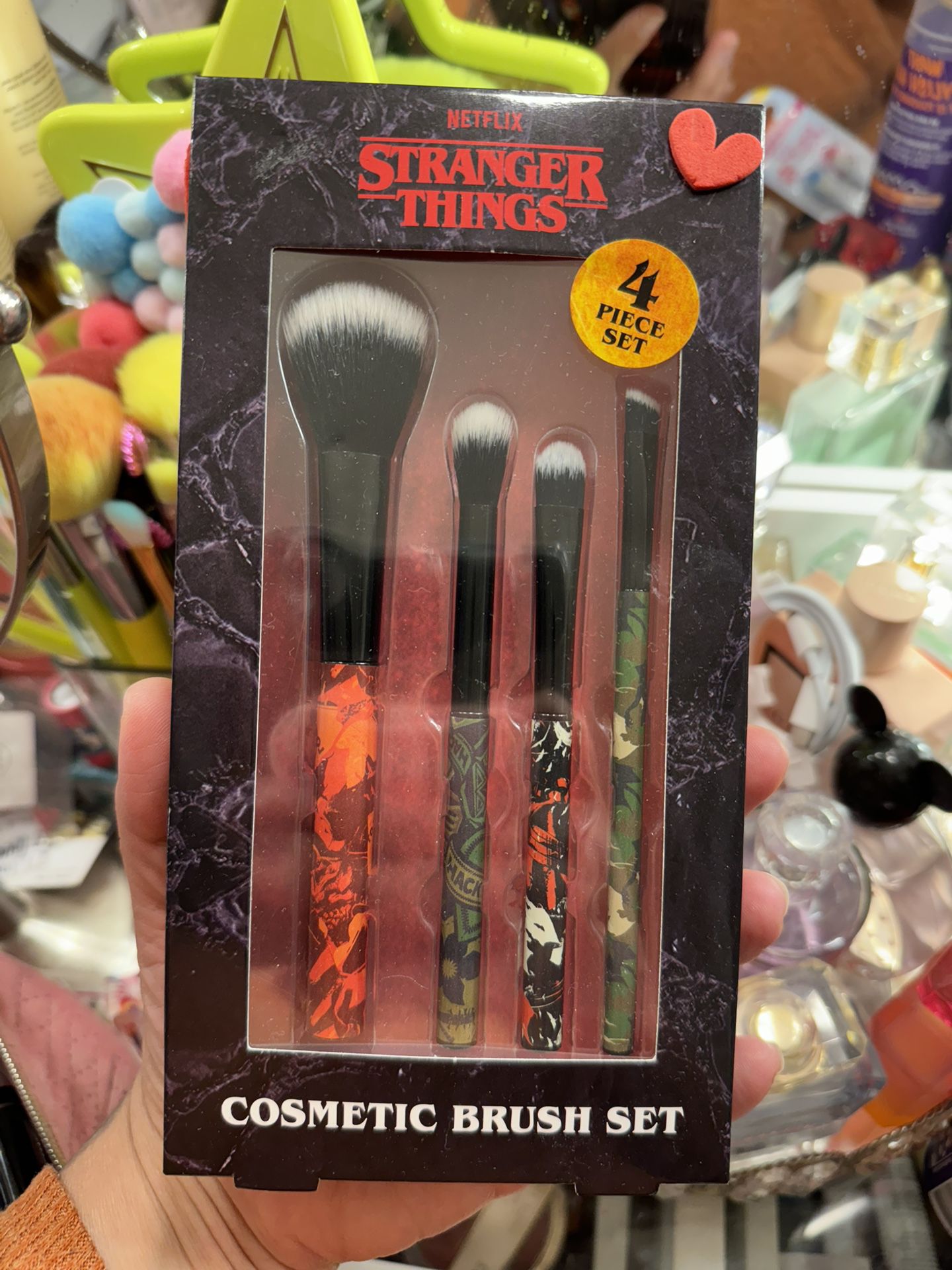 Stranger Things 4 Piece Set Cosmetic Brush Set / Brand New 