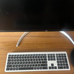I Clever Keyboard With A Mouse, Mouse Pad .. Remote And Chargeable Model 