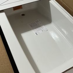 Kohler Soaking Tub NIB Plus Drain