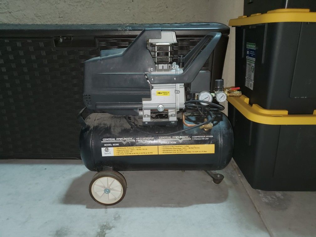 air compressor central pneumatic model 95386 for Sale in North Las