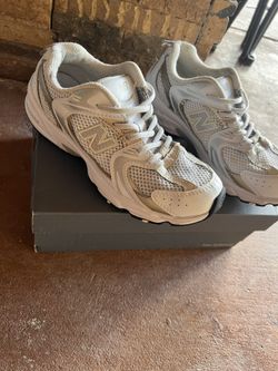 White/gold New Balance 530 Size3Y