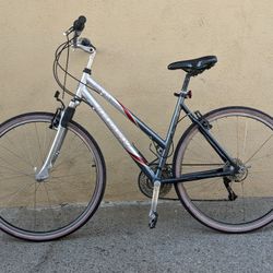 Trek Multitrack 7300 Women's Hybrid Commuter Bike 
