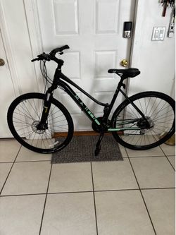 Hybrid Marin bike XL 700cc