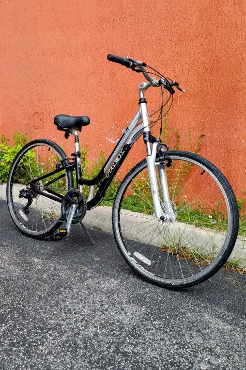 Trek 7100 WSD Hybrid Comfort Women's Cruiser