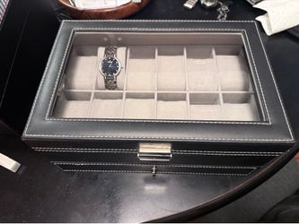Watch case holds 12 watches w/ jewelry drawer