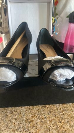 Alfany shoes 7 1/2 but they can’t really big brand new is still in the box