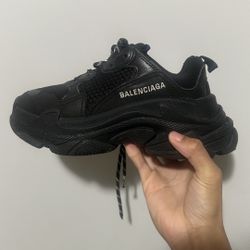 black balenciaga triple S
