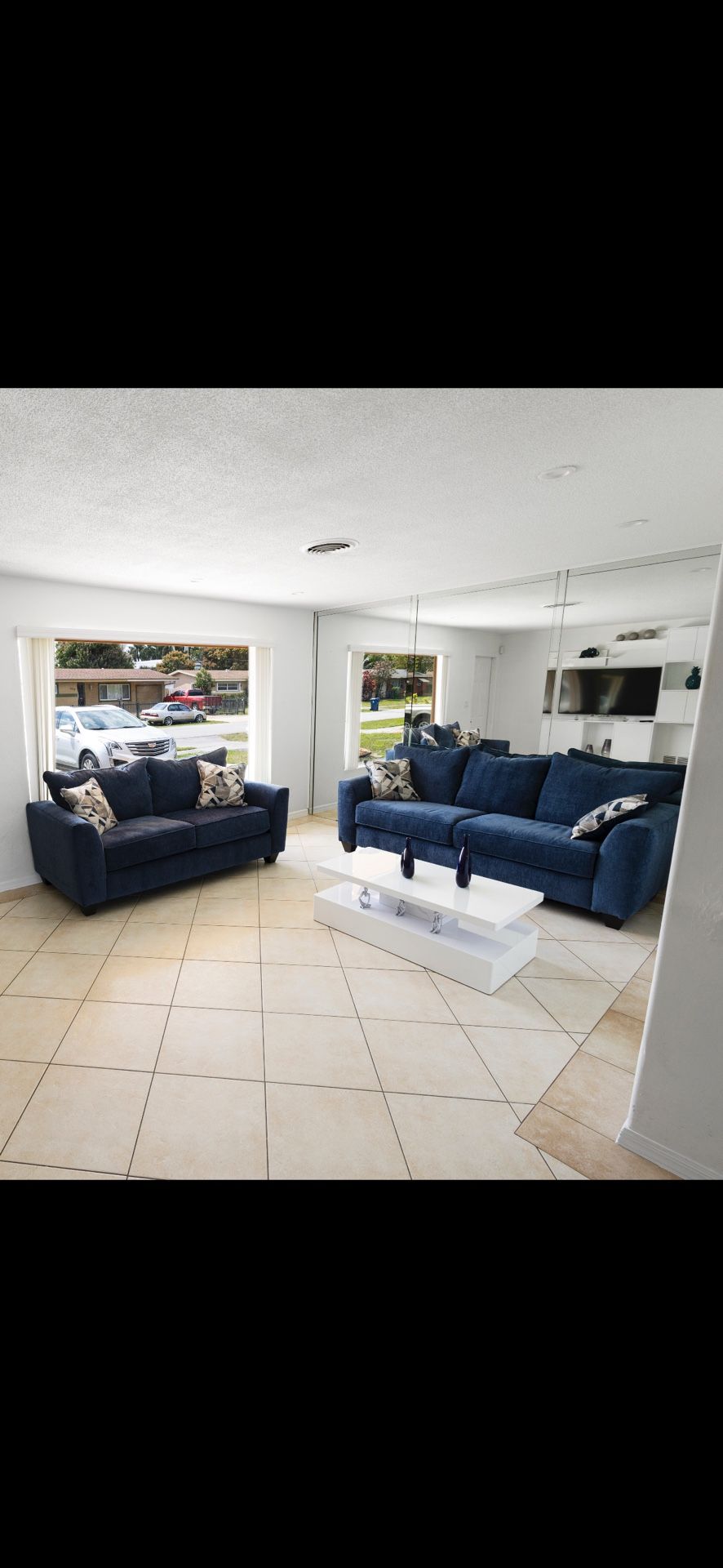 Living Room Set With Sofa Bed/ Juego De Sala Con Sofa Cama