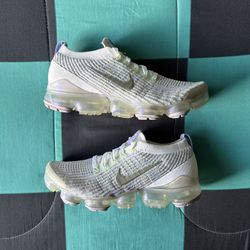 Women’s Nike VaporMax Flyknit Size 9