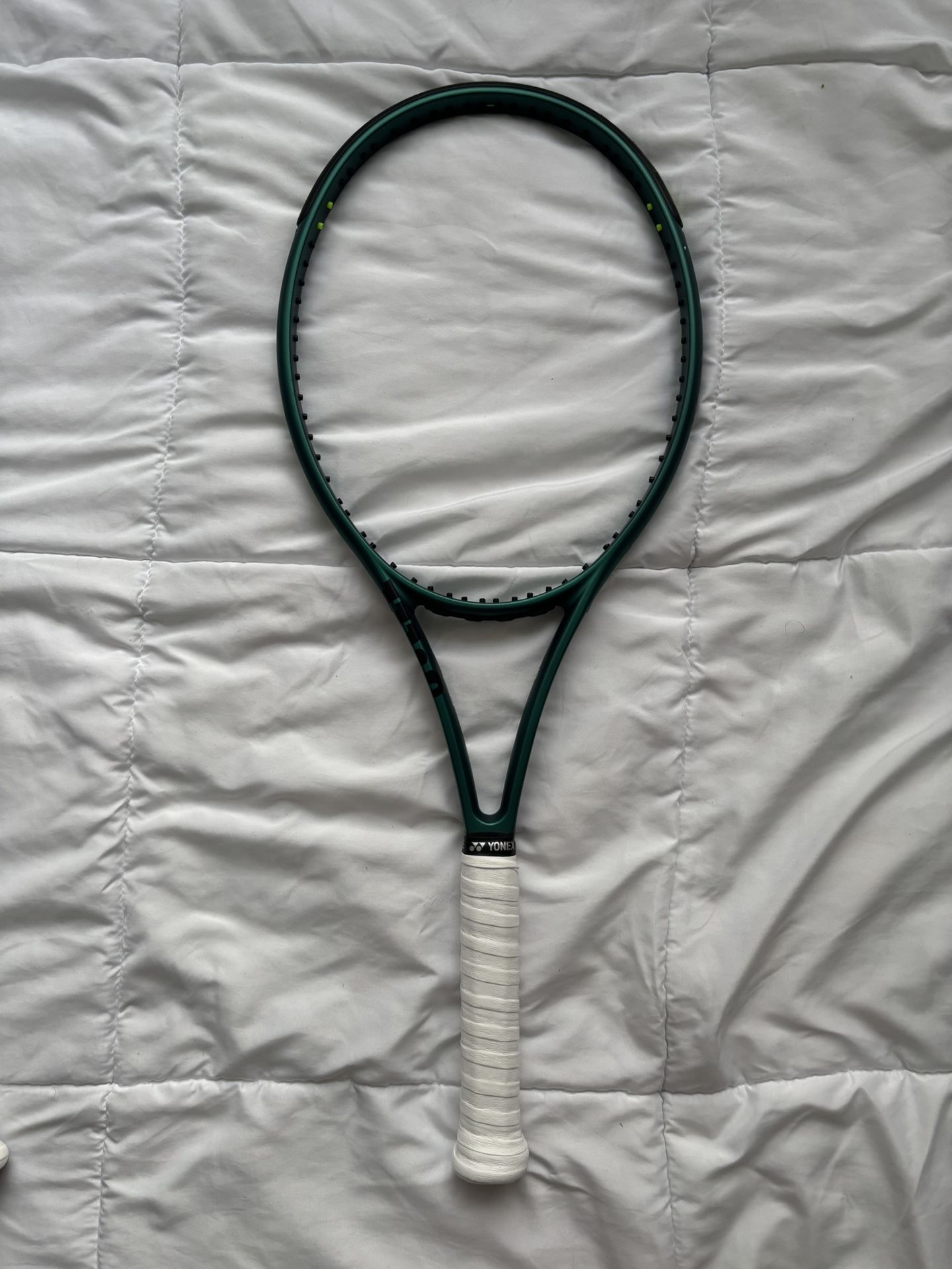 Wilson Blade 100 V9 4-1/4" Tennis Racket - Green