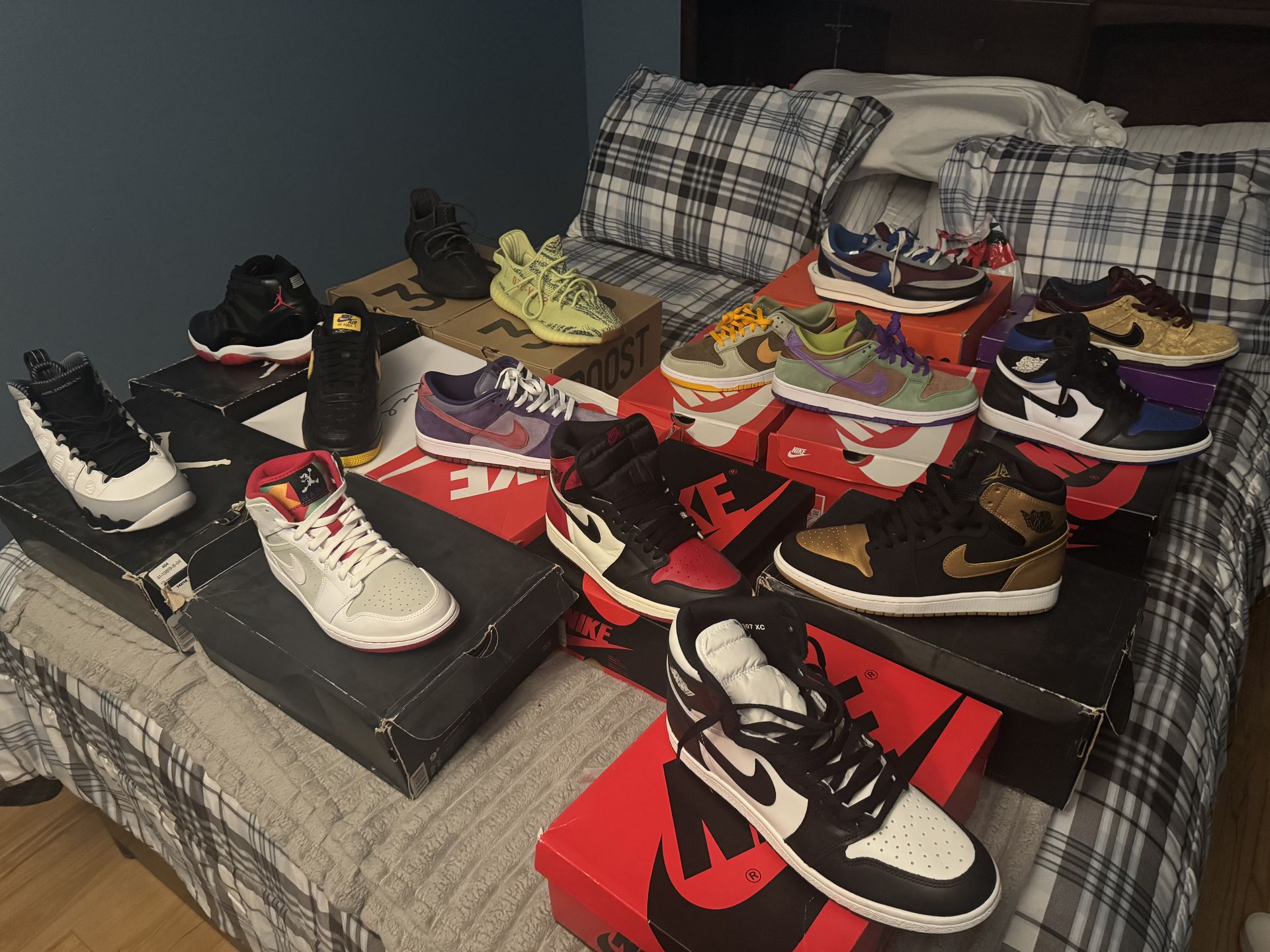 Retro Jordan ..Yeezy …. Dunks .. Nike